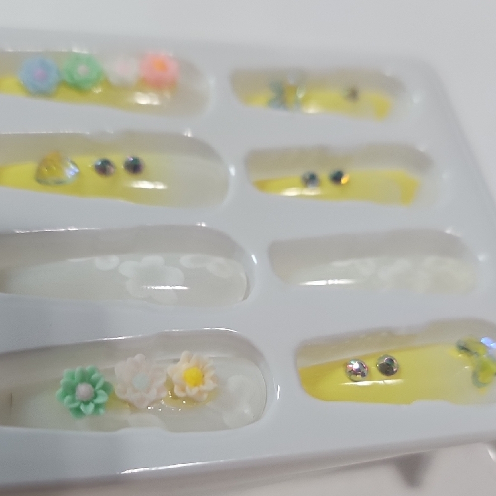 Handmade 3D Floral & Crystal Yellow Ombre Coffin Press-On Nails - 12pc Set New - Picture 5 of 7